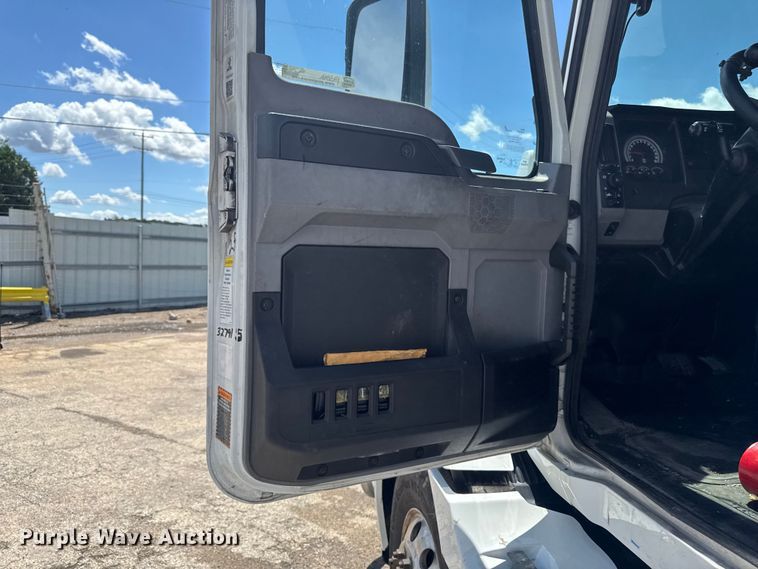 image for item YA3392 2023 Mack Anthem semi truck