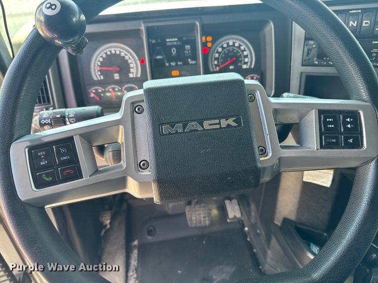 image for item YA3392 2023 Mack Anthem semi truck