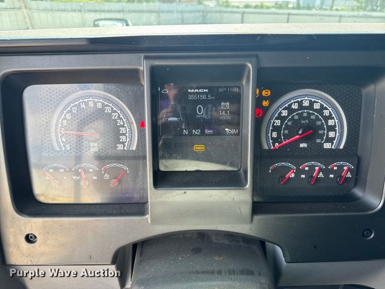 image for item YA3392 2023 Mack Anthem semi truck