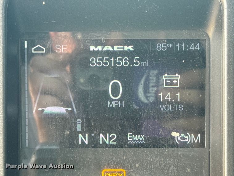 image for item YA3392 2023 Mack Anthem semi truck