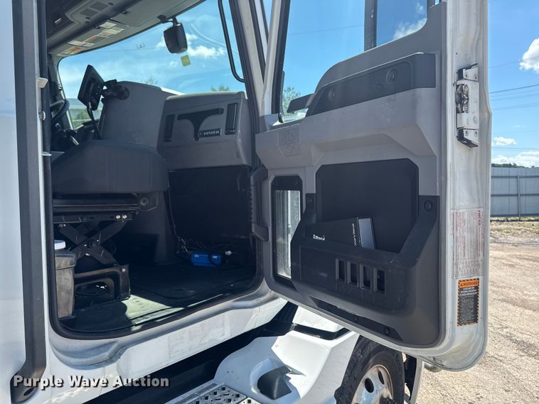 image for item YA3392 2023 Mack Anthem semi truck