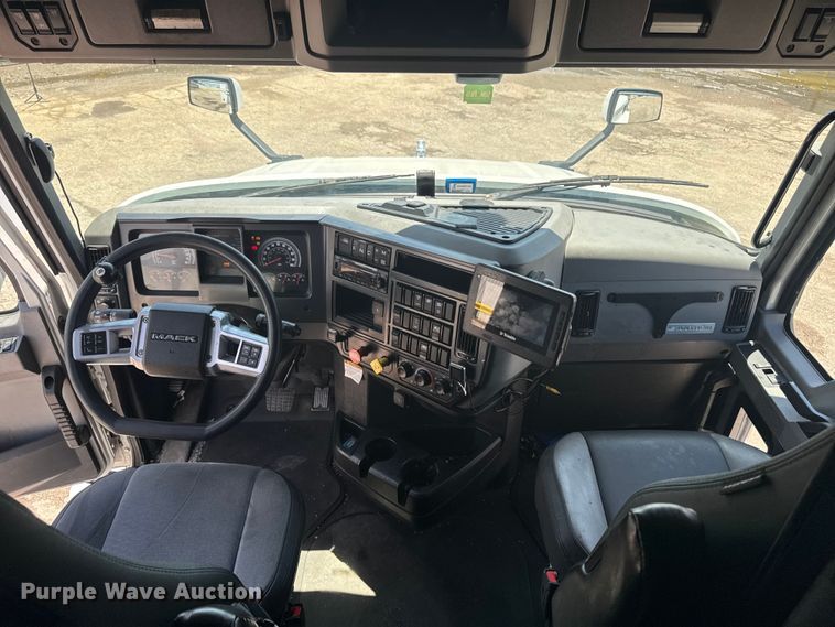 image for item YA3392 2023 Mack Anthem semi truck