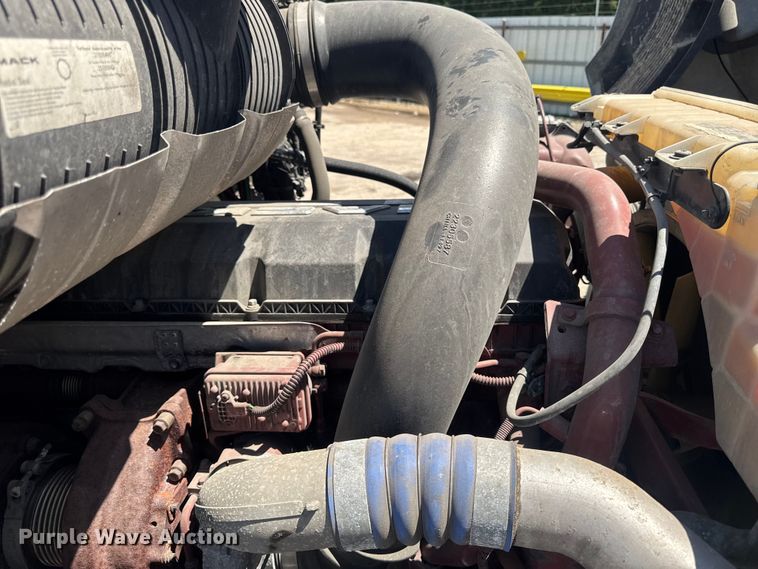 image for item YA3392 2023 Mack Anthem semi truck