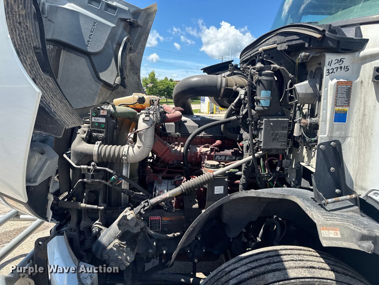 image for item YA3392 2023 Mack Anthem semi truck