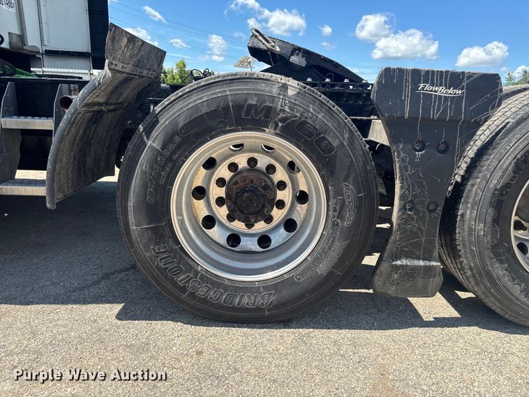 image for item YA3392 2023 Mack Anthem semi truck