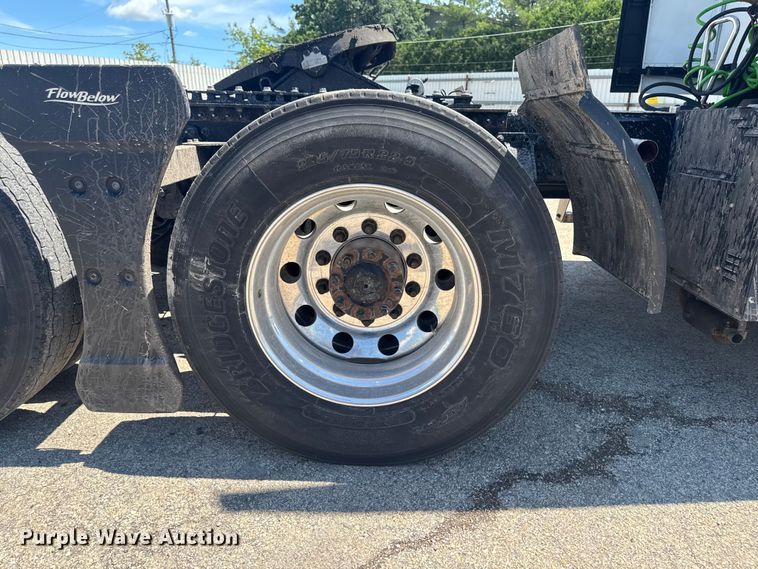 image for item YA3392 2023 Mack Anthem semi truck