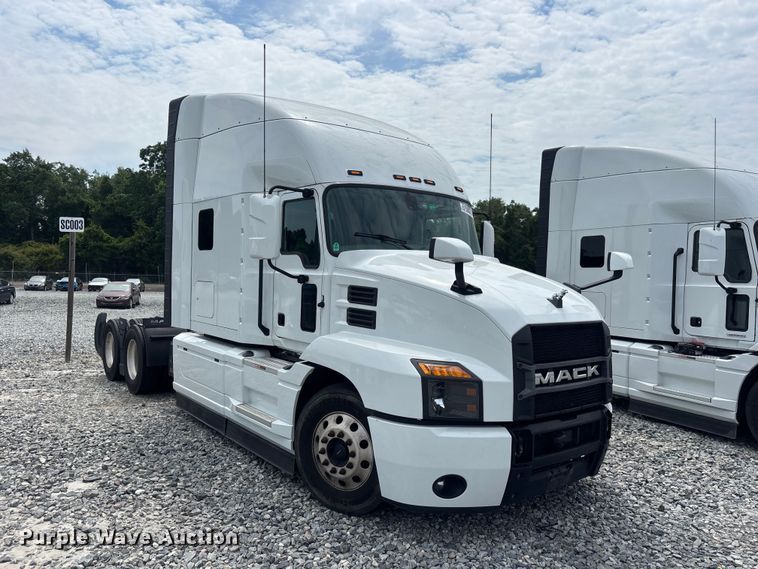 image for item YA3396 2023 Mack Anthem semi truck