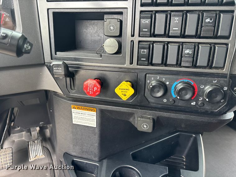 image for item YA3396 2023 Mack Anthem semi truck