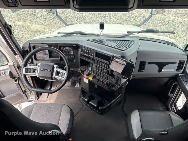 image for item YA3396 2023 Mack Anthem semi truck