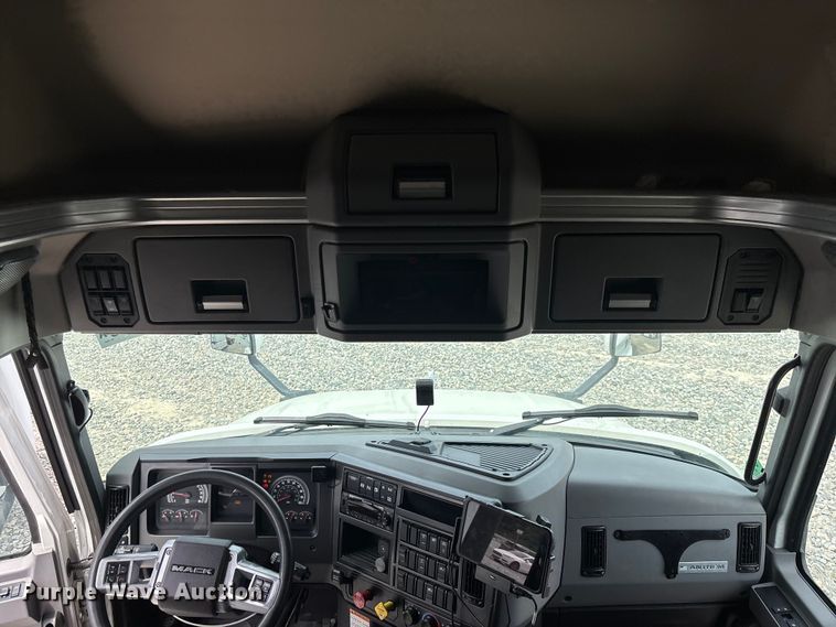 image for item YA3396 2023 Mack Anthem semi truck