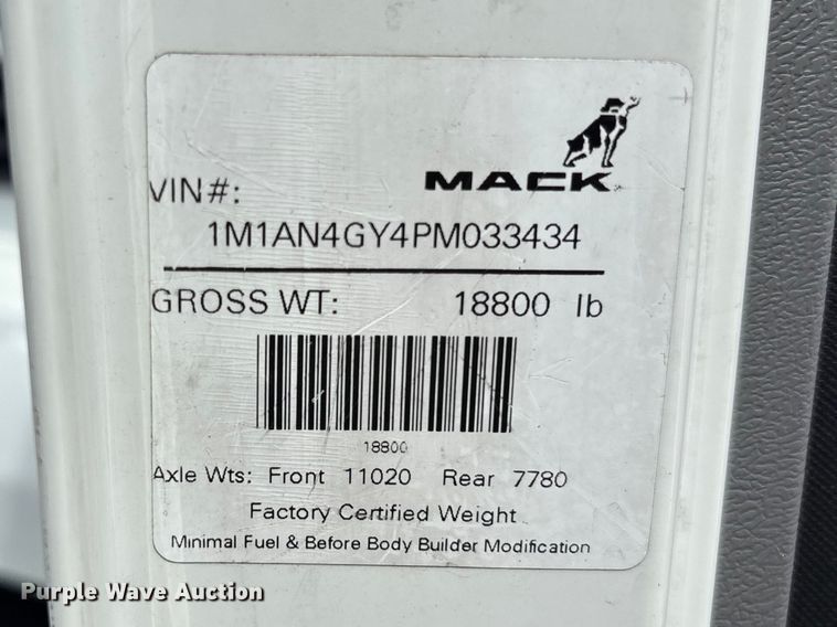image for item YA3396 2023 Mack Anthem semi truck
