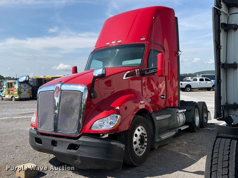 2019 Kenworth T680 semi truck