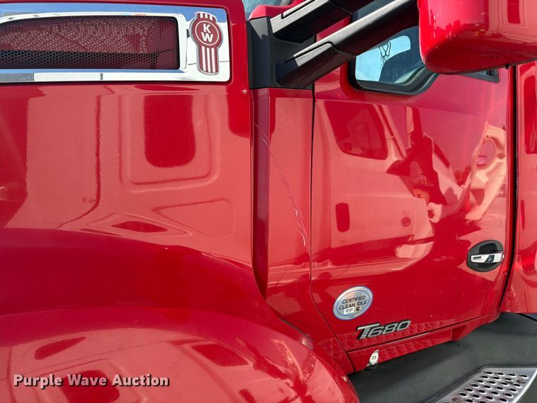 image for item YA3406 2019 Kenworth T680 semi truck
