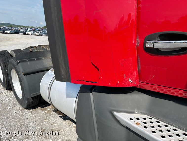 image for item YA3406 2019 Kenworth T680 semi truck