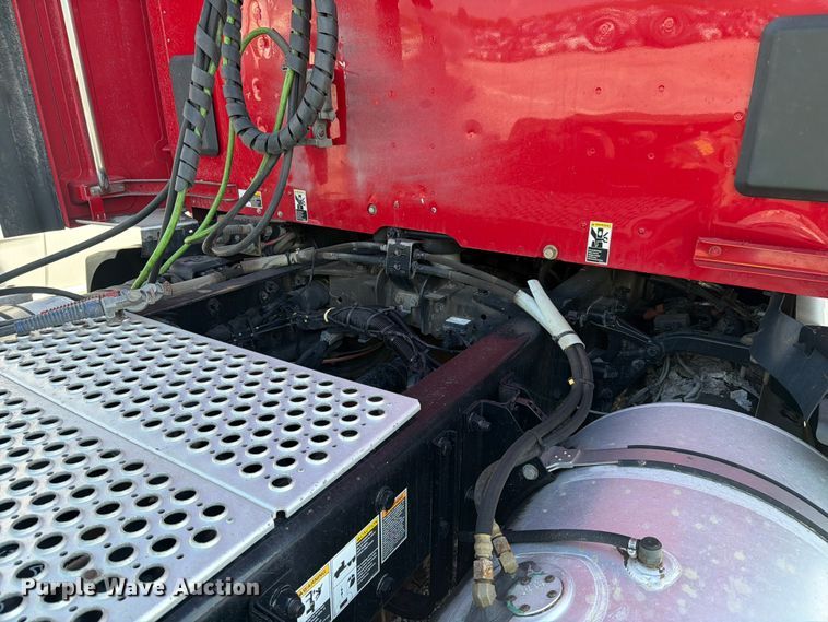image for item YA3406 2019 Kenworth T680 semi truck