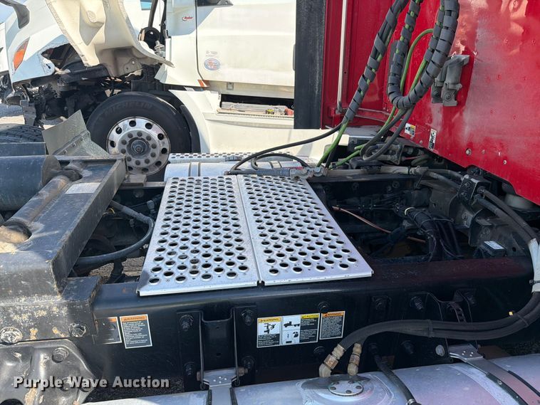 image for item YA3406 2019 Kenworth T680 semi truck