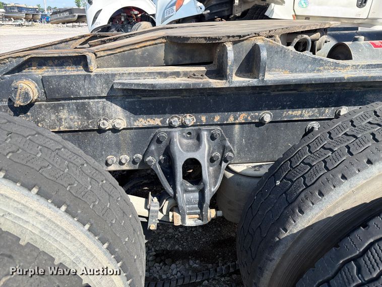 image for item YA3406 2019 Kenworth T680 semi truck