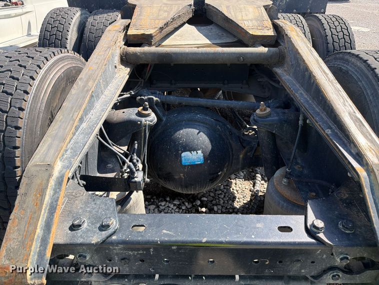 image for item YA3406 2019 Kenworth T680 semi truck