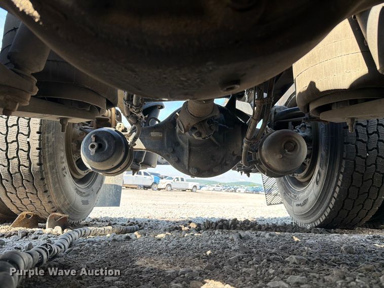 image for item YA3406 2019 Kenworth T680 semi truck