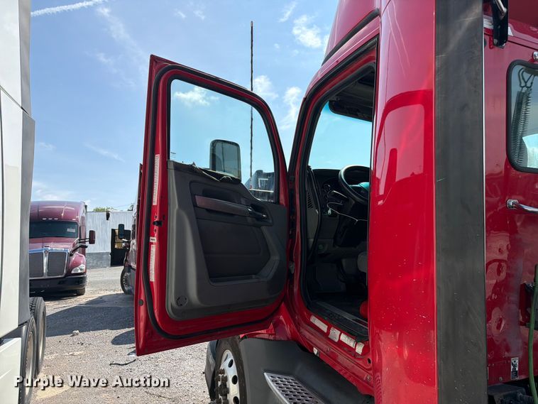 image for item YA3406 2019 Kenworth T680 semi truck