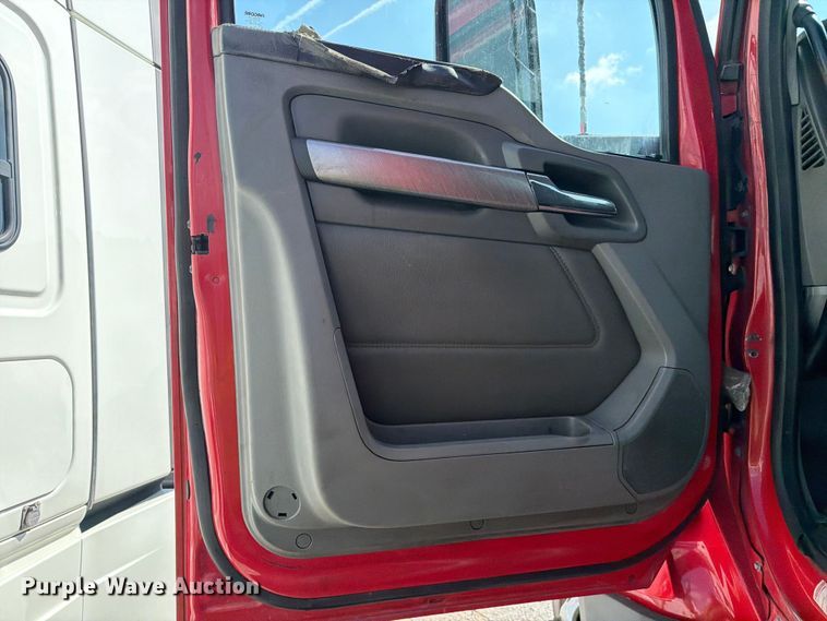 image for item YA3406 2019 Kenworth T680 semi truck