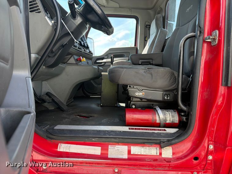 image for item YA3406 2019 Kenworth T680 semi truck
