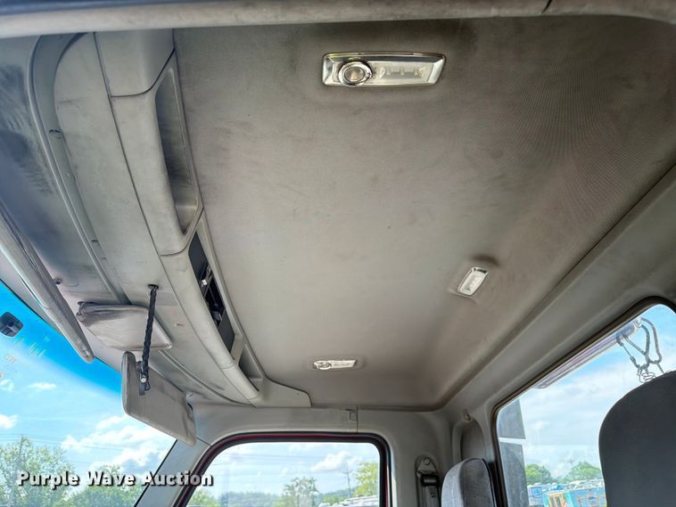 image for item YA3406 2019 Kenworth T680 semi truck