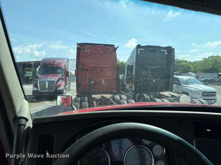 image for item YA3406 2019 Kenworth T680 semi truck