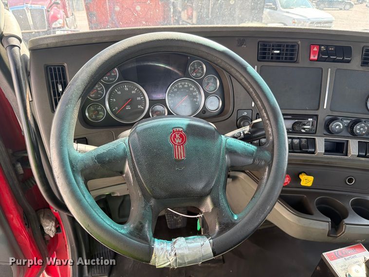 image for item YA3406 2019 Kenworth T680 semi truck