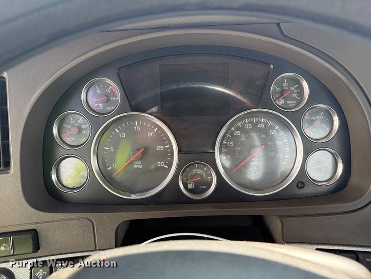 image for item YA3406 2019 Kenworth T680 semi truck