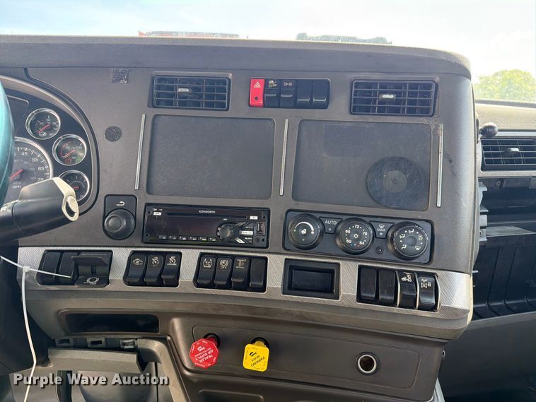 image for item YA3406 2019 Kenworth T680 semi truck