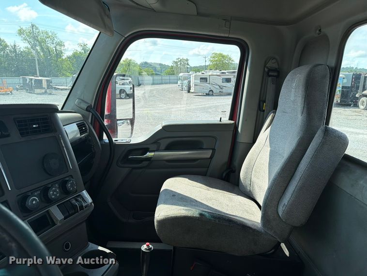 image for item YA3406 2019 Kenworth T680 semi truck