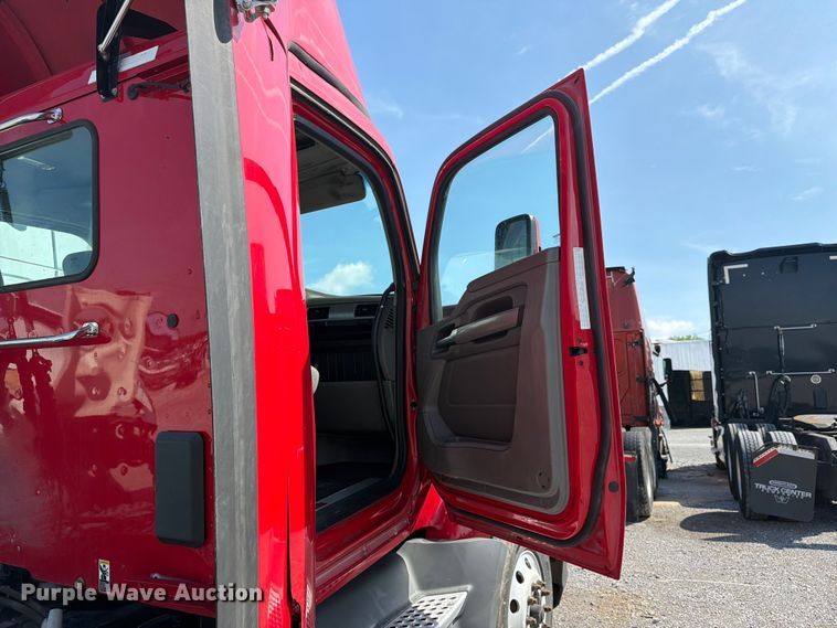 image for item YA3406 2019 Kenworth T680 semi truck