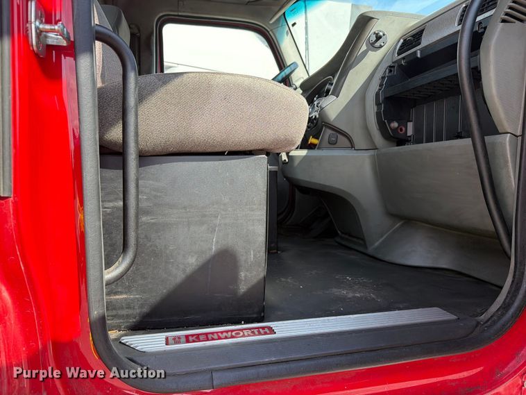 image for item YA3406 2019 Kenworth T680 semi truck