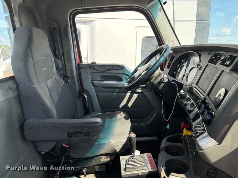 image for item YA3406 2019 Kenworth T680 semi truck