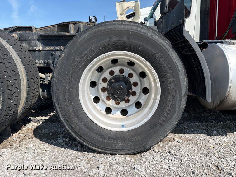 image for item YA3406 2019 Kenworth T680 semi truck