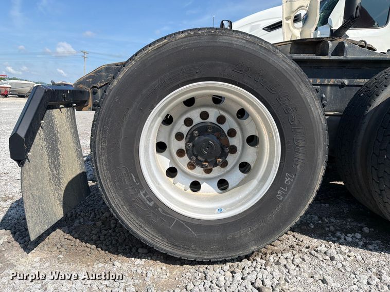 image for item YA3406 2019 Kenworth T680 semi truck