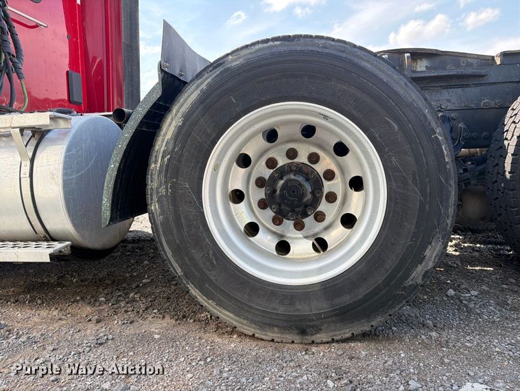 image for item YA3406 2019 Kenworth T680 semi truck