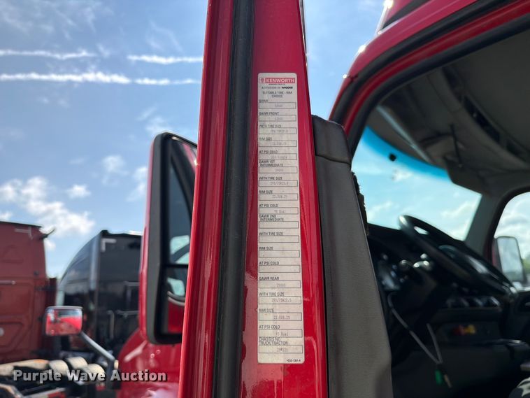 image for item YA3406 2019 Kenworth T680 semi truck