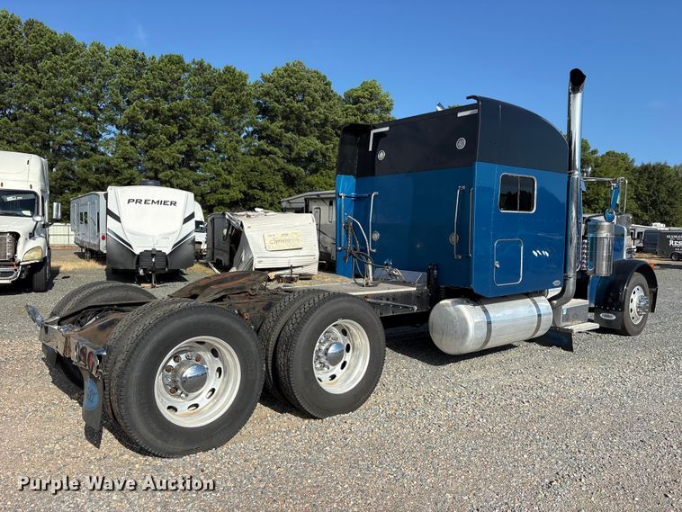image for item YA3429 2006 Peterbilt 379 semi truck