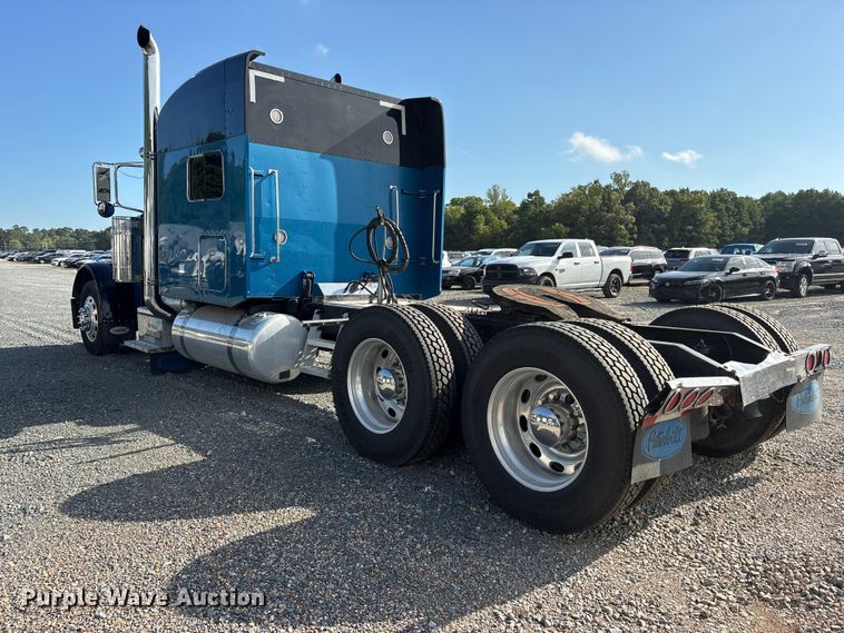 image for item YA3429 2006 Peterbilt 379 semi truck