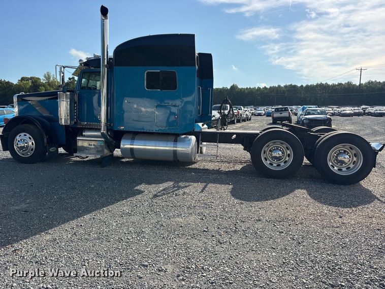 image for item YA3429 2006 Peterbilt 379 semi truck