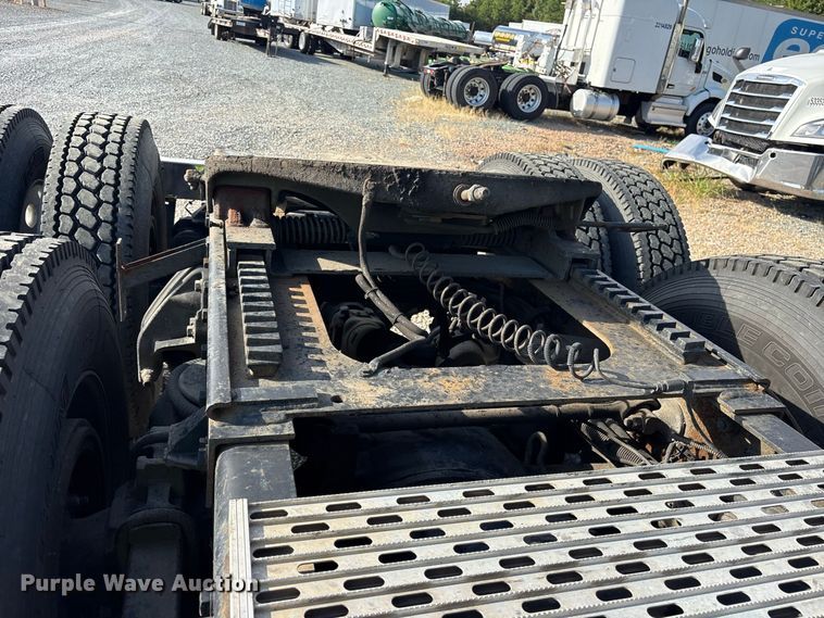 image for item YA3429 2006 Peterbilt 379 semi truck
