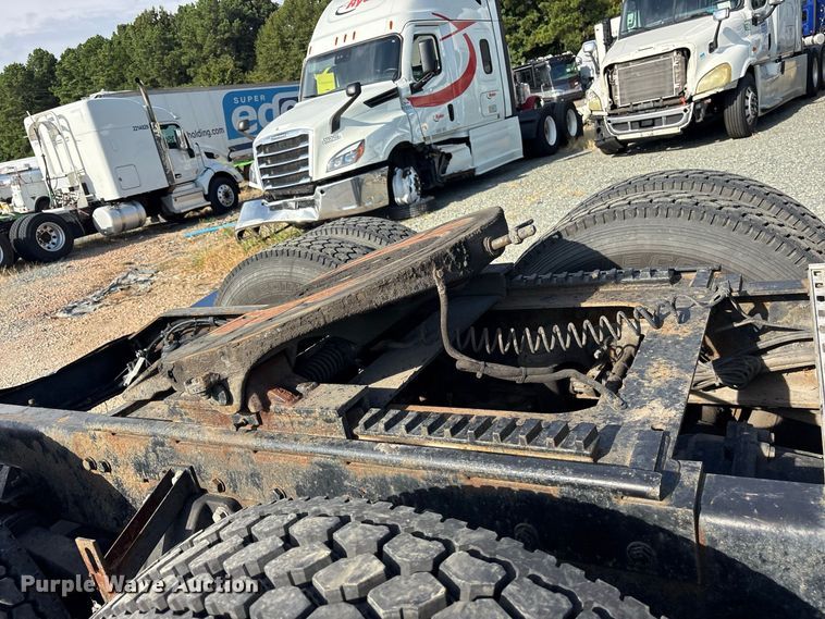 image for item YA3429 2006 Peterbilt 379 semi truck