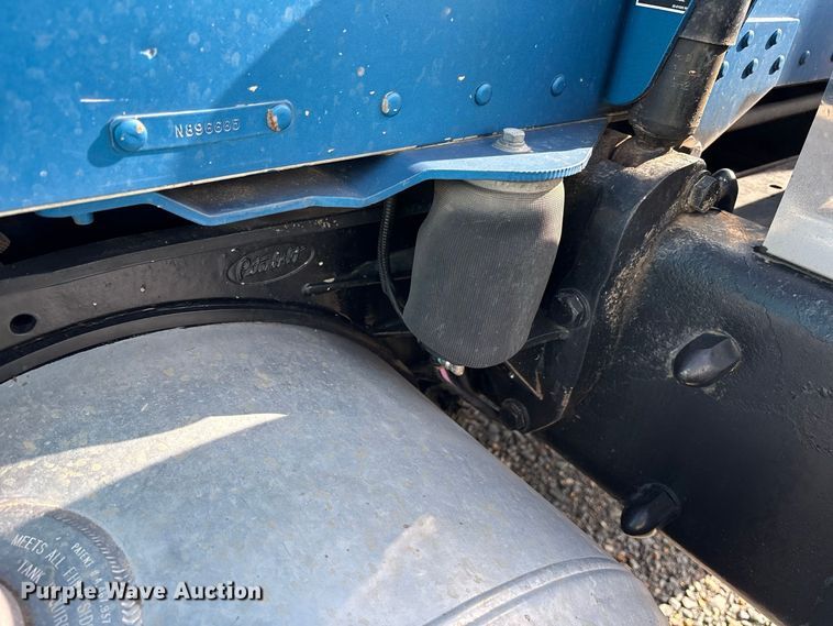 image for item YA3429 2006 Peterbilt 379 semi truck
