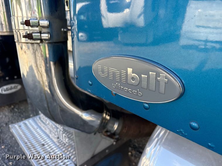 image for item YA3429 2006 Peterbilt 379 semi truck