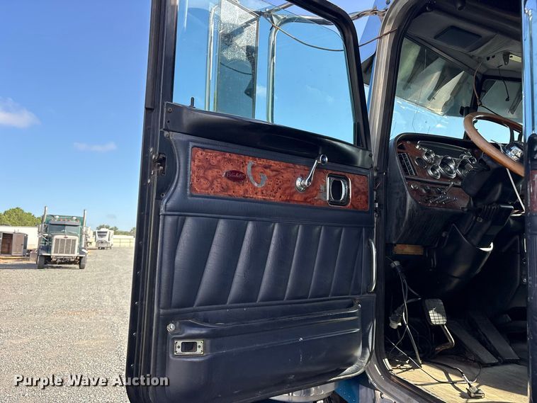 image for item YA3429 2006 Peterbilt 379 semi truck