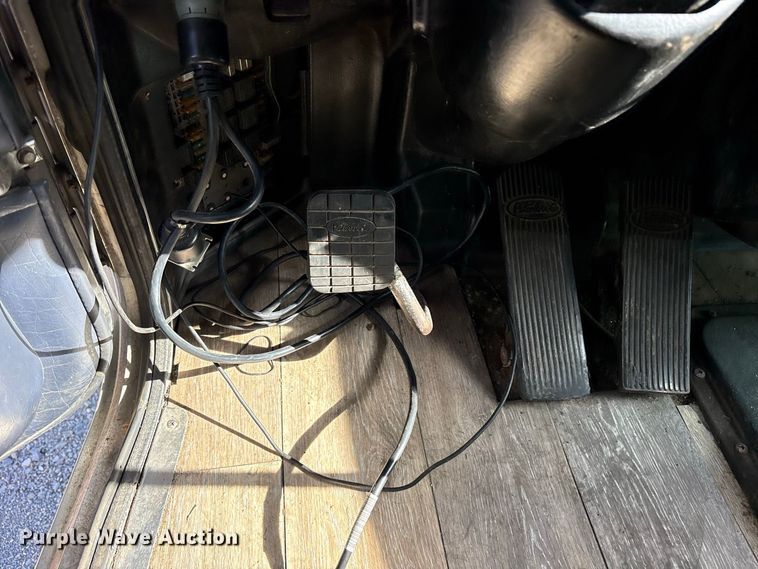 image for item YA3429 2006 Peterbilt 379 semi truck