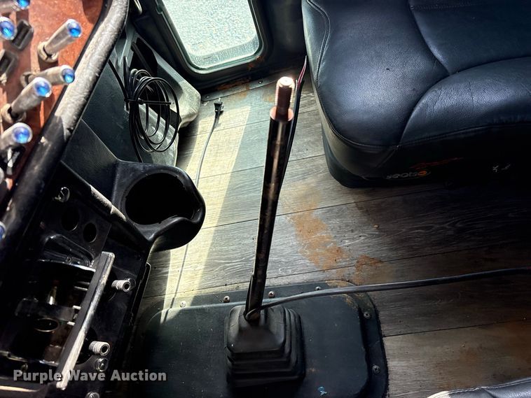 image for item YA3429 2006 Peterbilt 379 semi truck