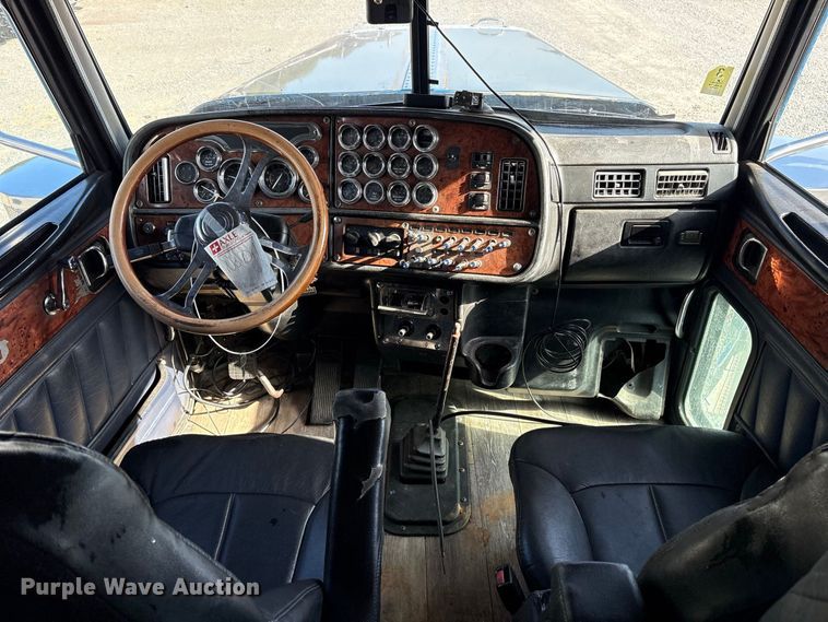 image for item YA3429 2006 Peterbilt 379 semi truck